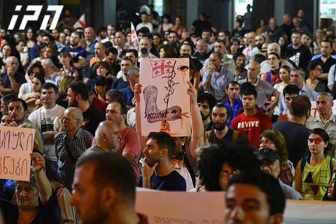 აქციის მონაწილეების ნაწილი - თუ ხელისუფლება ჩვენს მოთხოვნას არ შეასრულებს, შიმშილობას დავიწყებთ